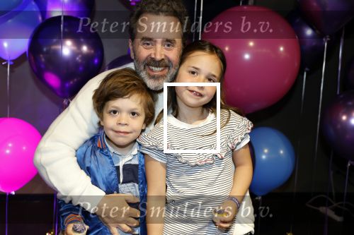 Amsterdam 11 mei 2024
Premiere Fantasievriendjes in Pathe Arena . Horace Cohen met zijn kinderen