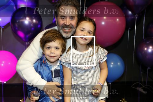 Amsterdam 11 mei 2024
Premiere Fantasievriendjes in Pathe Arena . Horace Cohen met zijn kinderen