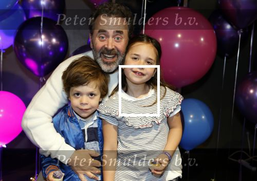 Amsterdam 11 mei 2024
Premiere Fantasievriendjes in Pathe Arena . Horace Cohen met zijn kinderen
