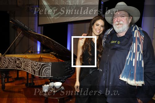 Amsterdam 10 mei 2024
CD Presentatie Iris Hond in het concertgebouw. Iris met Henk Schiffmachefr en zijn vrouw Louise