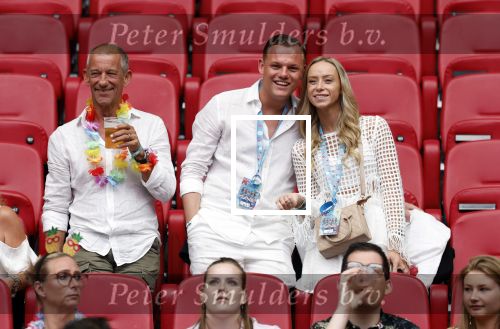 Amsterdam 25 mei 2024
Jacky Omtzigt met vriend bij toppers in Concert in de Amsterdam Johan Cruijff arena
