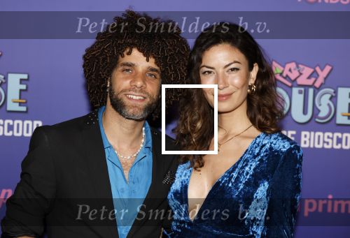 Amsterdam 13 mei 2024
Premiere Crazy House in Tuschinski. De cast met oa Alicia Silverstone Gaite Jansen Matti Stooker Chris Peters Victoria Koblenko Maarten Swart en Steffen Haars . Greg Shapiro presenteert de avond. Jermaine Fleur met partner