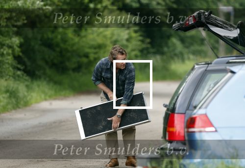 Blaricum 25 mei 2024
Linda de Mol en haar vriend Jeroen Rietbergen gaan met hun twee labradors wandelen op de hei bij Blaricum .