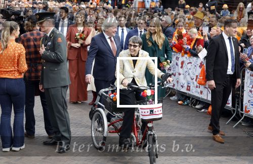 Emmen 27 april 2024
Koningsdag in Emmen met de koninklijke familie . Aanwezig Koning Willem Alexander Koningin Maxima Prinses Amalia Prinses Alexia Prinses Ariane Prins Constantijn Prinses laurentien Prins Bernhard Prinses Annette Prins Maurits Prinses Marilene Prins Pieter Christiaan Prinses Anita Prins Floris en Prinses Aimee. Jetta Klijnsma met man