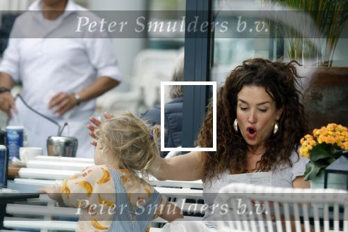 Amsterdam 15 mei 2024
Katja Schuurman met haar dochtertje Coco op terras bij het Gelderlandplein.