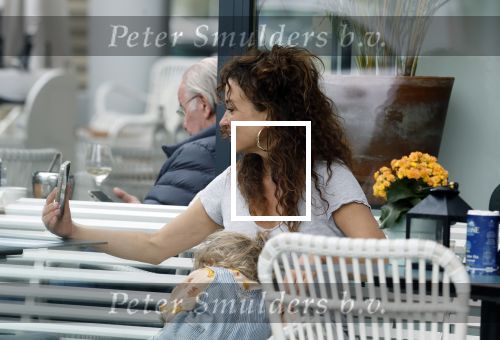 Amsterdam 15 mei 2024
Katja Schuurman met haar dochtertje Coco op terras bij het Gelderlandplein.