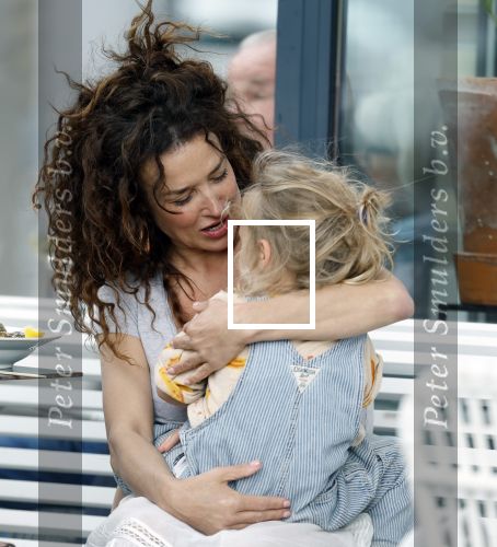 Amsterdam 15 mei 2024
Katja Schuurman met haar dochtertje Coco op terras bij het Gelderlandplein.