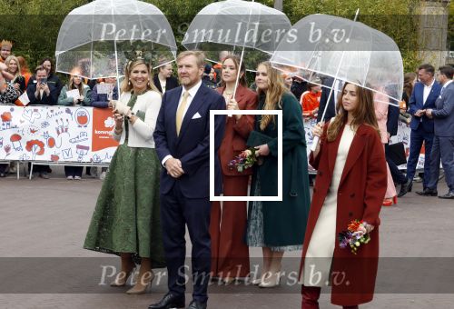 Emmen 27 april 2024
Koningsdag in Emmen met de koninklijke familie . Aanwezig bKoning Willem Alexander Koningin Maxima Prinses Amalia Prinses Alexia Prinses Ariane Prins Constantijn Prinses laurentien Prins Bernhard Prinses Annette Prins Maurits Prinses Marilene Prins Pieter Christiaan Prinses Anita Prins Floris en Prinses Aimee.