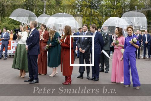 Emmen 27 april 2024
Koningsdag in Emmen met de koninklijke familie . Aanwezig bKoning Willem Alexander Koningin Maxima Prinses Amalia Prinses Alexia Prinses Ariane Prins Constantijn Prinses laurentien Prins Bernhard Prinses Annette Prins Maurits Prinses Marilene Prins Pieter Christiaan Prinses Anita Prins Floris en Prinses Aimee.