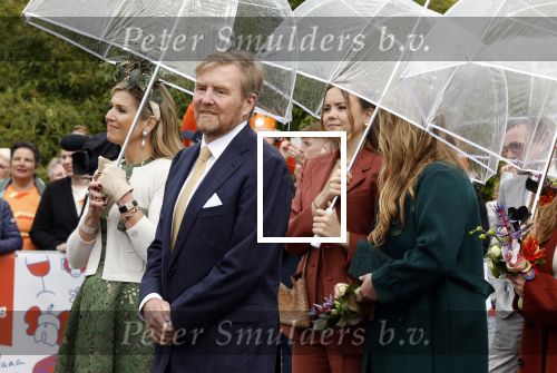 Emmen 27 april 2024
Koningsdag in Emmen met de koninklijke familie . Aanwezig bKoning Willem Alexander Koningin Maxima Prinses Amalia Prinses Alexia Prinses Ariane Prins Constantijn Prinses laurentien Prins Bernhard Prinses Annette Prins Maurits Prinses Marilene Prins Pieter Christiaan Prinses Anita Prins Floris en Prinses Aimee.
