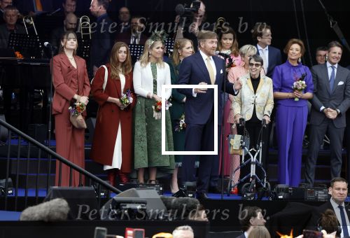 Emmen 27 april 2024
Koningsdag in Emmen met de koninklijke familie . Aanwezig bKoning Willem Alexander Koningin Maxima Prinses Amalia Prinses Alexia Prinses Ariane Prins Constantijn Prinses laurentien Prins Bernhard Prinses Annette Prins Maurits Prinses Marilene Prins Pieter Christiaan Prinses Anita Prins Floris en Prinses Aimee.