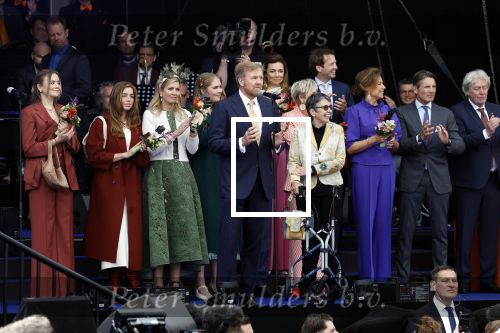 Emmen 27 april 2024
Koningsdag in Emmen met de koninklijke familie . Aanwezig bKoning Willem Alexander Koningin Maxima Prinses Amalia Prinses Alexia Prinses Ariane Prins Constantijn Prinses laurentien Prins Bernhard Prinses Annette Prins Maurits Prinses Marilene Prins Pieter Christiaan Prinses Anita Prins Floris en Prinses Aimee.