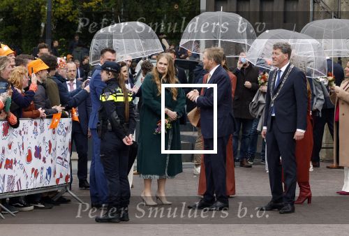 Emmen 27 april 2024
Koningsdag in Emmen met de koninklijke familie . Aanwezig bKoning Willem Alexander Koningin Maxima Prinses Amalia Prinses Alexia Prinses Ariane Prins Constantijn Prinses laurentien Prins Bernhard Prinses Annette Prins Maurits Prinses Marilene Prins Pieter Christiaan Prinses Anita Prins Floris en Prinses Aimee.