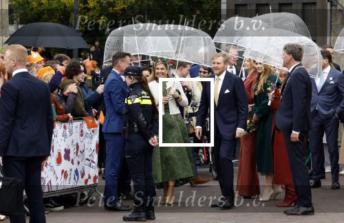 Emmen 27 april 2024
Koningsdag in Emmen met de koninklijke familie . Aanwezig bKoning Willem Alexander Koningin Maxima Prinses Amalia Prinses Alexia Prinses Ariane Prins Constantijn Prinses laurentien Prins Bernhard Prinses Annette Prins Maurits Prinses Marilene Prins Pieter Christiaan Prinses Anita Prins Floris en Prinses Aimee.