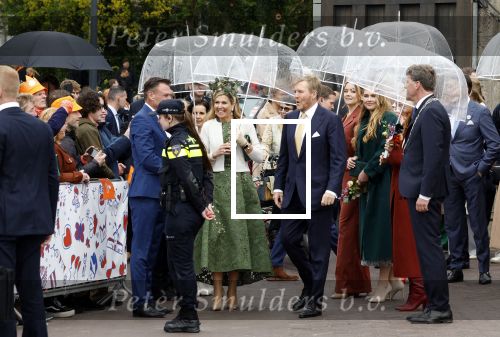 Emmen 27 april 2024
Koningsdag in Emmen met de koninklijke familie . Aanwezig bKoning Willem Alexander Koningin Maxima Prinses Amalia Prinses Alexia Prinses Ariane Prins Constantijn Prinses laurentien Prins Bernhard Prinses Annette Prins Maurits Prinses Marilene Prins Pieter Christiaan Prinses Anita Prins Floris en Prinses Aimee.