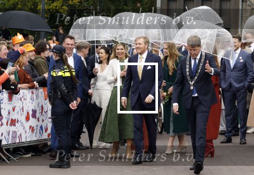 Emmen 27 april 2024
Koningsdag in Emmen met de koninklijke familie . Aanwezig bKoning Willem Alexander Koningin Maxima Prinses Amalia Prinses Alexia Prinses Ariane Prins Constantijn Prinses laurentien Prins Bernhard Prinses Annette Prins Maurits Prinses Marilene Prins Pieter Christiaan Prinses Anita Prins Floris en Prinses Aimee.