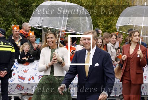 Emmen 27 april 2024
Koningsdag in Emmen met de koninklijke familie . Aanwezig bKoning Willem Alexander Koningin Maxima Prinses Amalia Prinses Alexia Prinses Ariane Prins Constantijn Prinses laurentien Prins Bernhard Prinses Annette Prins Maurits Prinses Marilene Prins Pieter Christiaan Prinses Anita Prins Floris en Prinses Aimee.