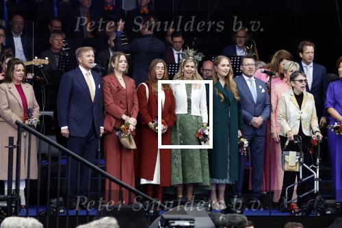 Emmen 27 april 2024
Koningsdag in Emmen met de koninklijke familie . Aanwezig bKoning Willem Alexander Koningin Maxima Prinses Amalia Prinses Alexia Prinses Ariane Prins Constantijn Prinses laurentien Prins Bernhard Prinses Annette Prins Maurits Prinses Marilene Prins Pieter Christiaan Prinses Anita Prins Floris en Prinses Aimee.