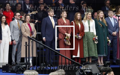 Emmen 27 april 2024
Koningsdag in Emmen met de koninklijke familie . Aanwezig bKoning Willem Alexander Koningin Maxima Prinses Amalia Prinses Alexia Prinses Ariane Prins Constantijn Prinses laurentien Prins Bernhard Prinses Annette Prins Maurits Prinses Marilene Prins Pieter Christiaan Prinses Anita Prins Floris en Prinses Aimee.