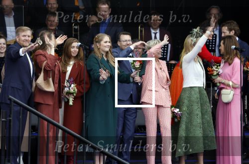 Emmen 27 april 2024
Koningsdag in Emmen met de koninklijke familie . Aanwezig bKoning Willem Alexander Koningin Maxima Prinses Amalia Prinses Alexia Prinses Ariane Prins Constantijn Prinses laurentien Prins Bernhard Prinses Annette Prins Maurits Prinses Marilene Prins Pieter Christiaan Prinses Anita Prins Floris en Prinses Aimee.