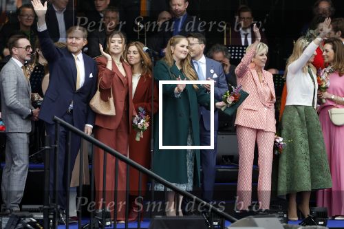 Emmen 27 april 2024
Koningsdag in Emmen met de koninklijke familie . Aanwezig bKoning Willem Alexander Koningin Maxima Prinses Amalia Prinses Alexia Prinses Ariane Prins Constantijn Prinses laurentien Prins Bernhard Prinses Annette Prins Maurits Prinses Marilene Prins Pieter Christiaan Prinses Anita Prins Floris en Prinses Aimee.