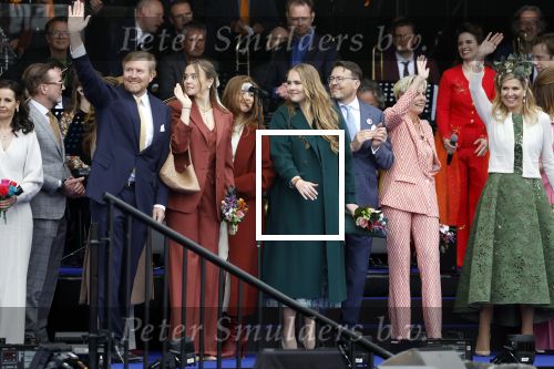 Emmen 27 april 2024
Koningsdag in Emmen met de koninklijke familie . Aanwezig bKoning Willem Alexander Koningin Maxima Prinses Amalia Prinses Alexia Prinses Ariane Prins Constantijn Prinses laurentien Prins Bernhard Prinses Annette Prins Maurits Prinses Marilene Prins Pieter Christiaan Prinses Anita Prins Floris en Prinses Aimee.