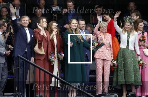 Emmen 27 april 2024
Koningsdag in Emmen met de koninklijke familie . Aanwezig bKoning Willem Alexander Koningin Maxima Prinses Amalia Prinses Alexia Prinses Ariane Prins Constantijn Prinses laurentien Prins Bernhard Prinses Annette Prins Maurits Prinses Marilene Prins Pieter Christiaan Prinses Anita Prins Floris en Prinses Aimee.