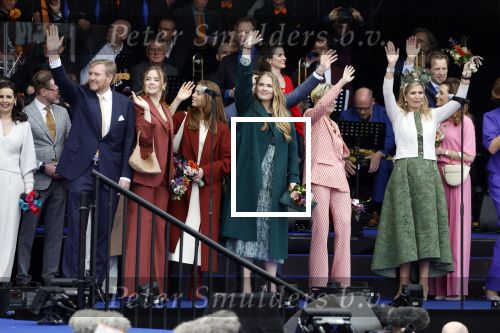 Emmen 27 april 2024
Koningsdag in Emmen met de koninklijke familie . Aanwezig bKoning Willem Alexander Koningin Maxima Prinses Amalia Prinses Alexia Prinses Ariane Prins Constantijn Prinses laurentien Prins Bernhard Prinses Annette Prins Maurits Prinses Marilene Prins Pieter Christiaan Prinses Anita Prins Floris en Prinses Aimee.
