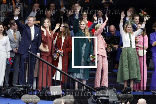 Emmen 27 april 2024
Koningsdag in Emmen met de koninklijke familie . Aanwezig bKoning Willem Alexander Koningin Maxima Prinses Amalia Prinses Alexia Prinses Ariane Prins Constantijn Prinses laurentien Prins Bernhard Prinses Annette Prins Maurits Prinses Marilene Prins Pieter Christiaan Prinses Anita Prins Floris en Prinses Aimee.