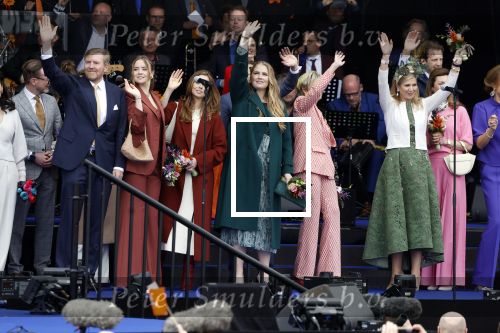 Emmen 27 april 2024
Koningsdag in Emmen met de koninklijke familie . Aanwezig bKoning Willem Alexander Koningin Maxima Prinses Amalia Prinses Alexia Prinses Ariane Prins Constantijn Prinses laurentien Prins Bernhard Prinses Annette Prins Maurits Prinses Marilene Prins Pieter Christiaan Prinses Anita Prins Floris en Prinses Aimee.