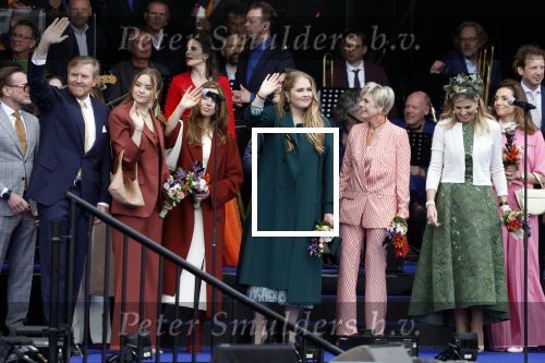 Emmen 27 april 2024
Koningsdag in Emmen met de koninklijke familie . Aanwezig bKoning Willem Alexander Koningin Maxima Prinses Amalia Prinses Alexia Prinses Ariane Prins Constantijn Prinses laurentien Prins Bernhard Prinses Annette Prins Maurits Prinses Marilene Prins Pieter Christiaan Prinses Anita Prins Floris en Prinses Aimee.