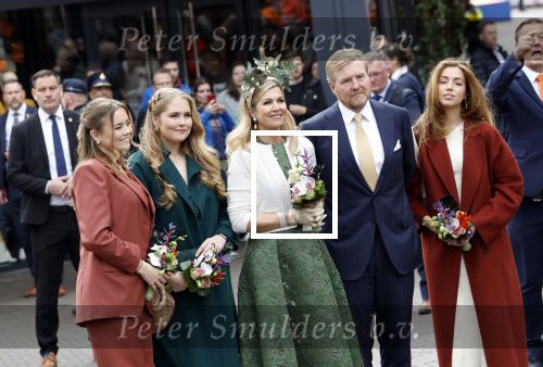 Emmen 27 april 2024
Koningsdag in Emmen met de koninklijke familie . Aanwezig bKoning Willem Alexander Koningin Maxima Prinses Amalia Prinses Alexia Prinses Ariane Prins Constantijn Prinses laurentien Prins Bernhard Prinses Annette Prins Maurits Prinses Marilene Prins Pieter Christiaan Prinses Anita Prins Floris en Prinses Aimee.