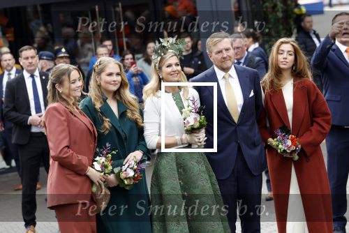 Emmen 27 april 2024
Koningsdag in Emmen met de koninklijke familie . Aanwezig bKoning Willem Alexander Koningin Maxima Prinses Amalia Prinses Alexia Prinses Ariane Prins Constantijn Prinses laurentien Prins Bernhard Prinses Annette Prins Maurits Prinses Marilene Prins Pieter Christiaan Prinses Anita Prins Floris en Prinses Aimee.