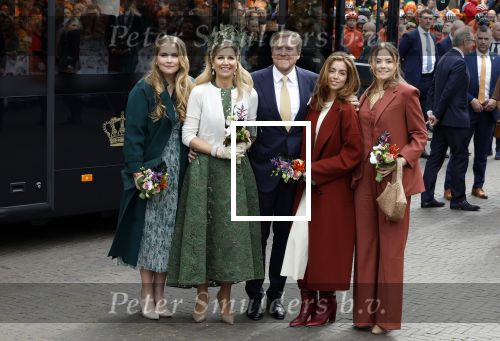 Emmen 27 april 2024
Koningsdag in Emmen met de koninklijke familie . Aanwezig bKoning Willem Alexander Koningin Maxima Prinses Amalia Prinses Alexia Prinses Ariane Prins Constantijn Prinses laurentien Prins Bernhard Prinses Annette Prins Maurits Prinses Marilene Prins Pieter Christiaan Prinses Anita Prins Floris en Prinses Aimee.