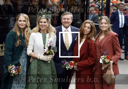 Emmen 27 april 2024
Koningsdag in Emmen met de koninklijke familie . Aanwezig bKoning Willem Alexander Koningin Maxima Prinses Amalia Prinses Alexia Prinses Ariane Prins Constantijn Prinses laurentien Prins Bernhard Prinses Annette Prins Maurits Prinses Marilene Prins Pieter Christiaan Prinses Anita Prins Floris en Prinses Aimee.