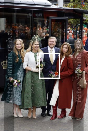 Emmen 27 april 2024
Koningsdag in Emmen met de koninklijke familie . Aanwezig bKoning Willem Alexander Koningin Maxima Prinses Amalia Prinses Alexia Prinses Ariane Prins Constantijn Prinses laurentien Prins Bernhard Prinses Annette Prins Maurits Prinses Marilene Prins Pieter Christiaan Prinses Anita Prins Floris en Prinses Aimee.