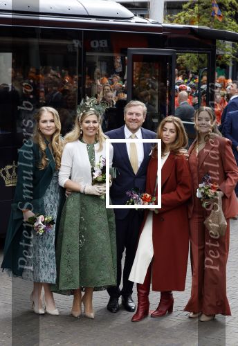 Emmen 27 april 2024
Koningsdag in Emmen met de koninklijke familie . Aanwezig bKoning Willem Alexander Koningin Maxima Prinses Amalia Prinses Alexia Prinses Ariane Prins Constantijn Prinses laurentien Prins Bernhard Prinses Annette Prins Maurits Prinses Marilene Prins Pieter Christiaan Prinses Anita Prins Floris en Prinses Aimee.