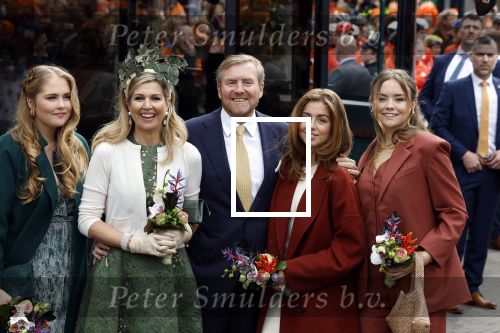 Emmen 27 april 2024
Koningsdag in Emmen met de koninklijke familie . Aanwezig bKoning Willem Alexander Koningin Maxima Prinses Amalia Prinses Alexia Prinses Ariane Prins Constantijn Prinses laurentien Prins Bernhard Prinses Annette Prins Maurits Prinses Marilene Prins Pieter Christiaan Prinses Anita Prins Floris en Prinses Aimee.