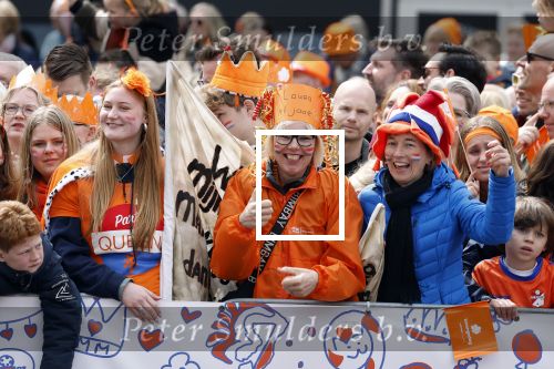 Emmen 27 april 2024
Koningsdag in Emmen met de koninklijke familie . Aanwezig bKoning Willem Alexander Koningin Maxima Prinses Amalia Prinses Alexia Prinses Ariane Prins Constantijn Prinses laurentien Prins Bernhard Prinses Annette Prins Maurits Prinses Marilene Prins Pieter Christiaan Prinses Anita Prins Floris en Prinses Aimee. Laura is jarig en wil kusje van Koning Willem Alexander