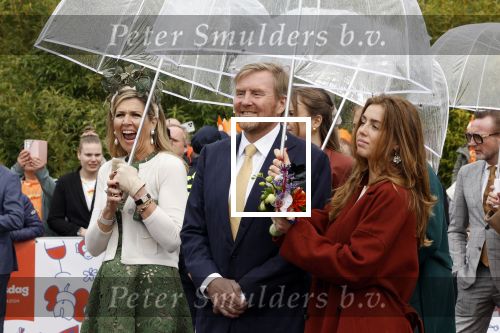 Emmen 27 april 2024
Koningsdag in Emmen met de koninklijke familie . Aanwezig bKoning Willem Alexander Koningin Maxima Prinses Amalia Prinses Alexia Prinses Ariane Prins Constantijn Prinses laurentien Prins Bernhard Prinses Annette Prins Maurits Prinses Marilene Prins Pieter Christiaan Prinses Anita Prins Floris en Prinses Aimee.