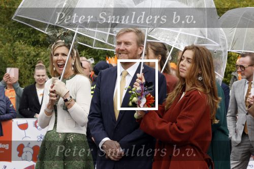 Emmen 27 april 2024
Koningsdag in Emmen met de koninklijke familie . Aanwezig bKoning Willem Alexander Koningin Maxima Prinses Amalia Prinses Alexia Prinses Ariane Prins Constantijn Prinses laurentien Prins Bernhard Prinses Annette Prins Maurits Prinses Marilene Prins Pieter Christiaan Prinses Anita Prins Floris en Prinses Aimee.