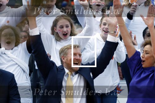 Emmen 27 april 2024
Koningsdag in Emmen met de koninklijke familie . Aanwezig bKoning Willem Alexander Koningin Maxima Prinses Amalia Prinses Alexia Prinses Ariane Prins Constantijn Prinses laurentien Prins Bernhard Prinses Annette Prins Maurits Prinses Marilene Prins Pieter Christiaan Prinses Anita Prins Floris en Prinses Aimee.