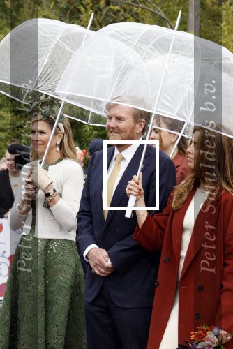 Emmen 27 april 2024
Koningsdag in Emmen met de koninklijke familie . Aanwezig bKoning Willem Alexander Koningin Maxima Prinses Amalia Prinses Alexia Prinses Ariane Prins Constantijn Prinses laurentien Prins Bernhard Prinses Annette Prins Maurits Prinses Marilene Prins Pieter Christiaan Prinses Anita Prins Floris en Prinses Aimee.