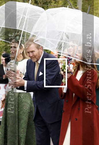 Emmen 27 april 2024
Koningsdag in Emmen met de koninklijke familie . Aanwezig bKoning Willem Alexander Koningin Maxima Prinses Amalia Prinses Alexia Prinses Ariane Prins Constantijn Prinses laurentien Prins Bernhard Prinses Annette Prins Maurits Prinses Marilene Prins Pieter Christiaan Prinses Anita Prins Floris en Prinses Aimee.