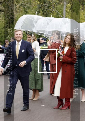Emmen 27 april 2024
Koningsdag in Emmen met de koninklijke familie . Aanwezig bKoning Willem Alexander Koningin Maxima Prinses Amalia Prinses Alexia Prinses Ariane Prins Constantijn Prinses laurentien Prins Bernhard Prinses Annette Prins Maurits Prinses Marilene Prins Pieter Christiaan Prinses Anita Prins Floris en Prinses Aimee.