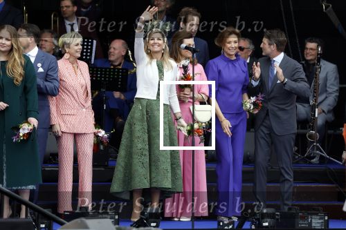 Emmen 27 april 2024
Koningsdag in Emmen met de koninklijke familie . Aanwezig bKoning Willem Alexander Koningin Maxima Prinses Amalia Prinses Alexia Prinses Ariane Prins Constantijn Prinses laurentien Prins Bernhard Prinses Annette Prins Maurits Prinses Marilene Prins Pieter Christiaan Prinses Anita Prins Floris en Prinses Aimee.