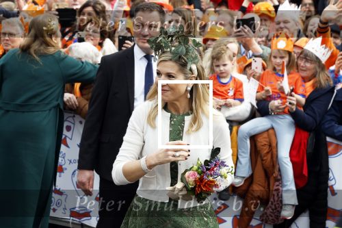 Emmen 27 april 2024
Koningsdag in Emmen met de koninklijke familie . Aanwezig bKoning Willem Alexander Koningin Maxima Prinses Amalia Prinses Alexia Prinses Ariane Prins Constantijn Prinses laurentien Prins Bernhard Prinses Annette Prins Maurits Prinses Marilene Prins Pieter Christiaan Prinses Anita Prins Floris en Prinses Aimee.