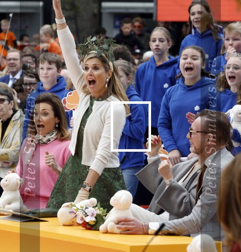 Emmen 27 april 2024
Koningsdag in Emmen met de koninklijke familie . Aanwezig bKoning Willem Alexander Koningin Maxima Prinses Amalia Prinses Alexia Prinses Ariane Prins Constantijn Prinses laurentien Prins Bernhard Prinses Annette Prins Maurits Prinses Marilene Prins Pieter Christiaan Prinses Anita Prins Floris en Prinses Aimee.
