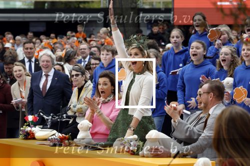Emmen 27 april 2024
Koningsdag in Emmen met de koninklijke familie . Aanwezig bKoning Willem Alexander Koningin Maxima Prinses Amalia Prinses Alexia Prinses Ariane Prins Constantijn Prinses laurentien Prins Bernhard Prinses Annette Prins Maurits Prinses Marilene Prins Pieter Christiaan Prinses Anita Prins Floris en Prinses Aimee.