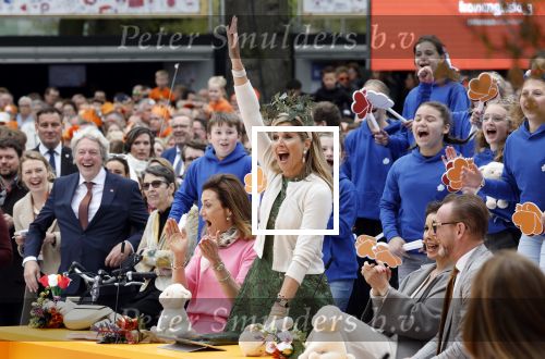 Emmen 27 april 2024
Koningsdag in Emmen met de koninklijke familie . Aanwezig bKoning Willem Alexander Koningin Maxima Prinses Amalia Prinses Alexia Prinses Ariane Prins Constantijn Prinses laurentien Prins Bernhard Prinses Annette Prins Maurits Prinses Marilene Prins Pieter Christiaan Prinses Anita Prins Floris en Prinses Aimee.